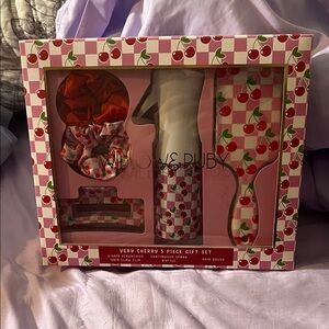 Willow & Ruby Very Cherry 5 Piece Gift Set-NWT